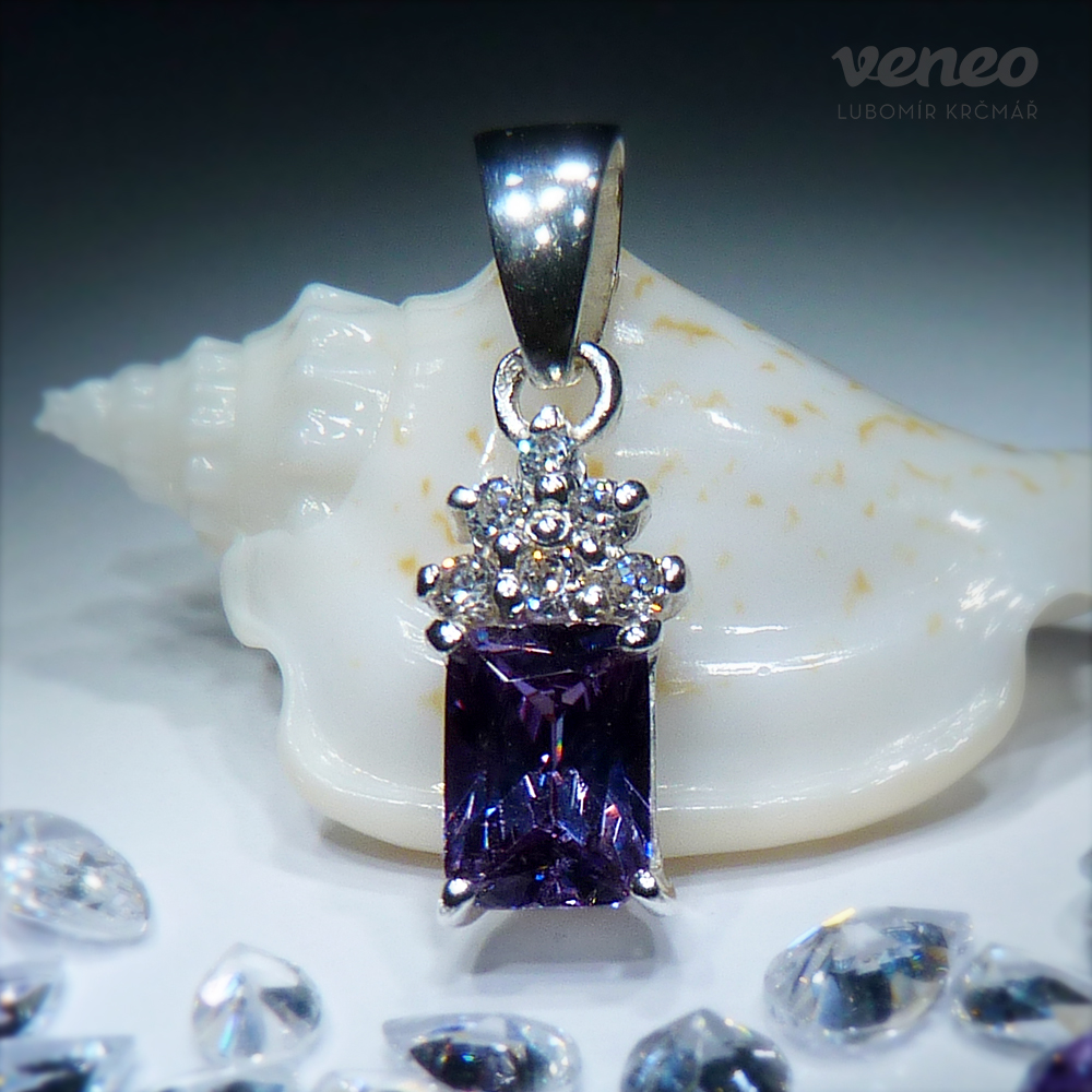 Obrázek produktu Královna - přívěsek s ametystem a čirými zirkony