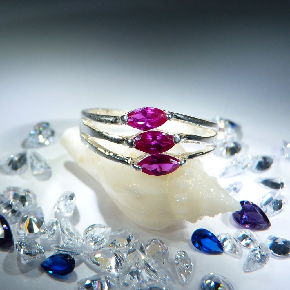 Clea - rubínový prsten , Materiál: Bílé zlato, ryzost 585/1000